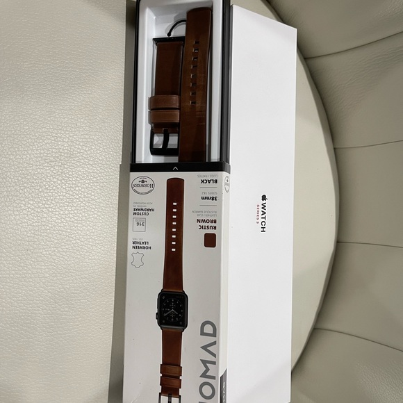 Rose Gold Apple Watch Series 3 38 MM with original band & leather band included - Picture 5 of 6